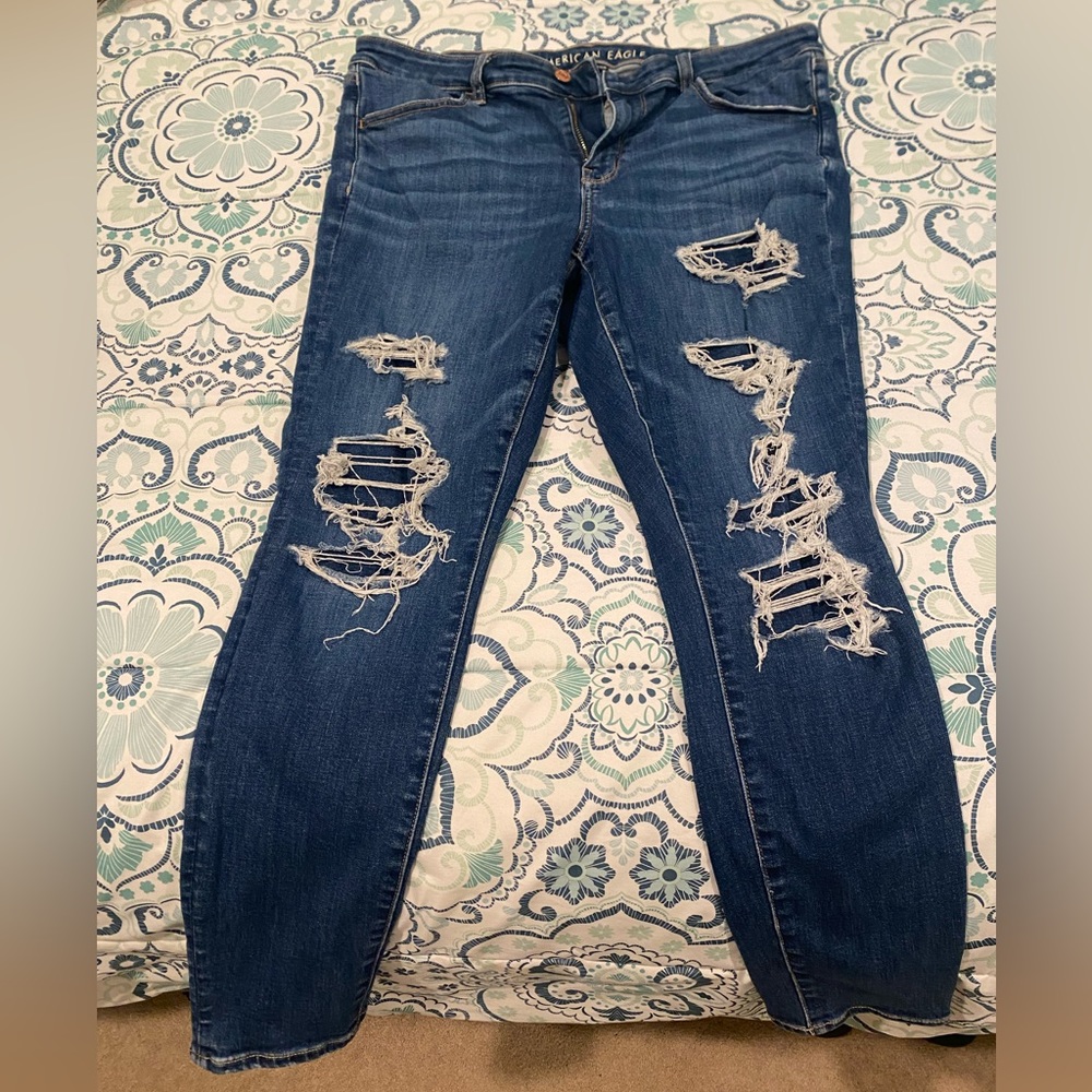 Women’s American Eagle ripped skinny jeans size 16